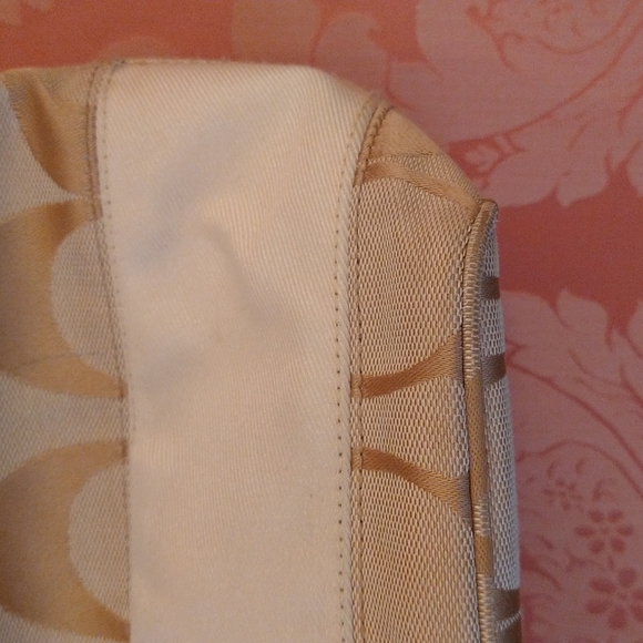 VGUC. Coach signature C canvas shoulder bag. - Picture 8 of 16